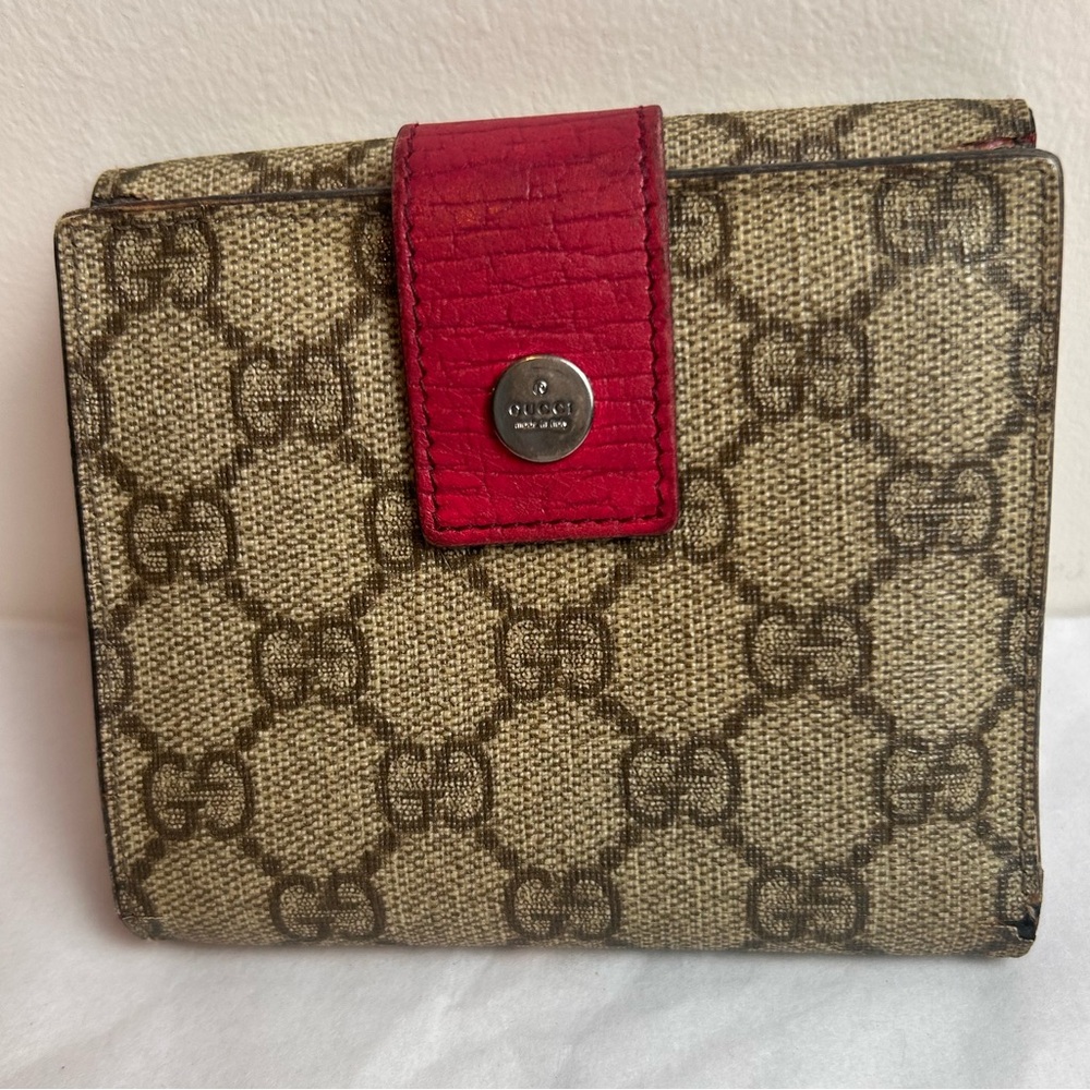 Gucci Authentic Beige and Red Signature Wallet